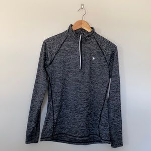 Quarter zip active top